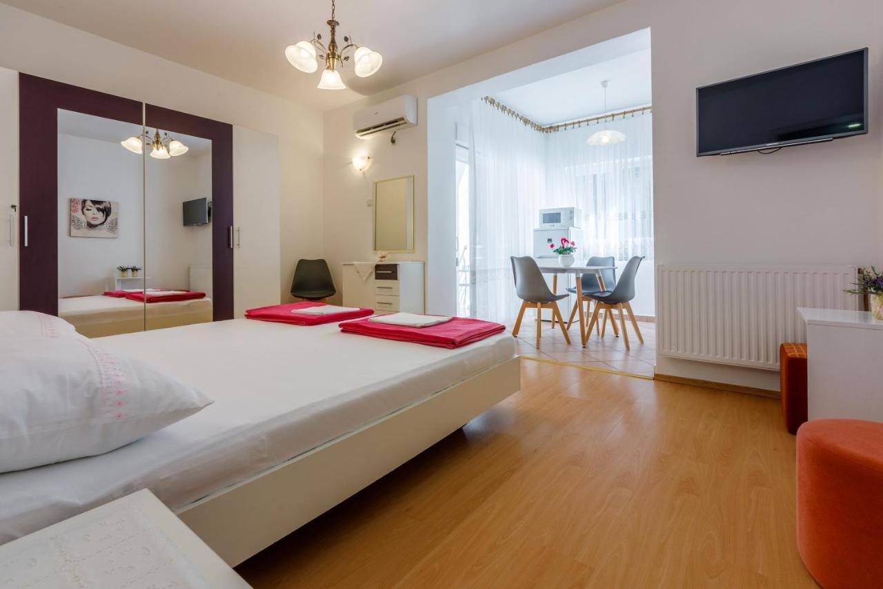 Apartments Zorica Драмал Екстериор снимка