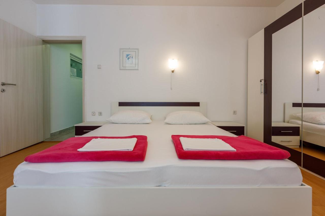 Apartments Zorica Драмал Екстериор снимка