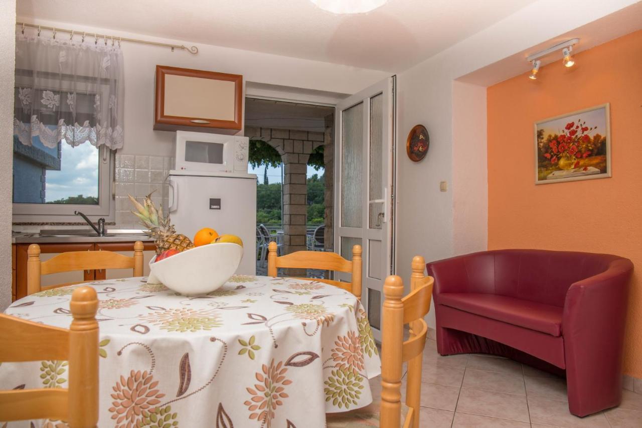 Apartments Zorica Драмал Екстериор снимка