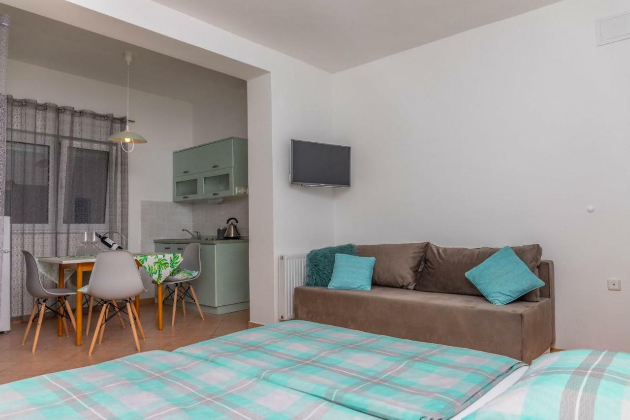 Apartments Zorica Драмал Екстериор снимка